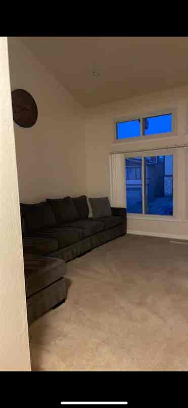 room for rent w/shared bathrooom