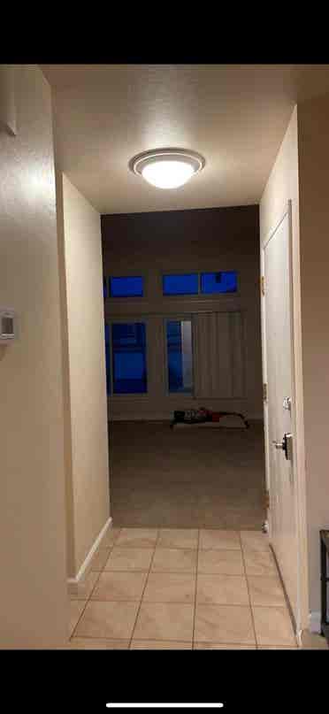 room for rent w/shared bathrooom