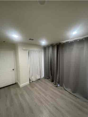 Noho Room For Rent Utilities inc!