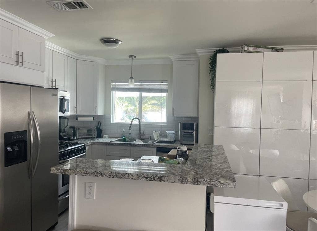 Noho Room For Rent Utilities inc!