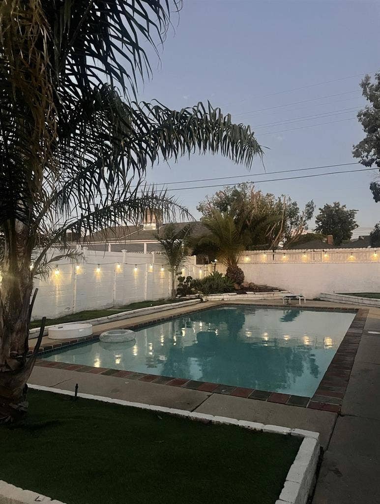 Noho Room For Rent Utilities inc!