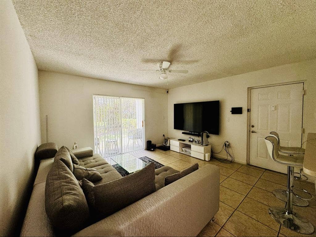 Private Room for Rent in Hollywood