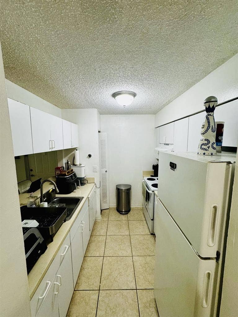 Private Room for Rent in Hollywood