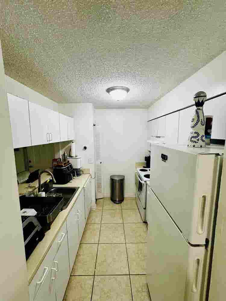 Private Room for Rent in Hollywood