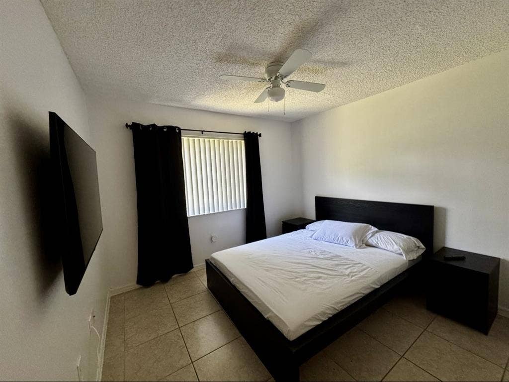 Private Room for Rent in Hollywood