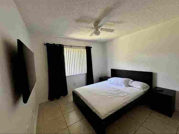 Private Room for Rent in Hollywood