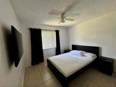 Private Room for Rent in Hollywood