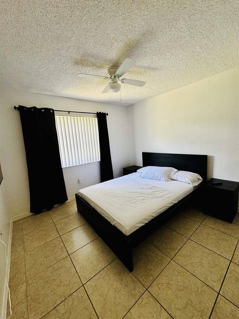 Private Room for Rent in Hollywood