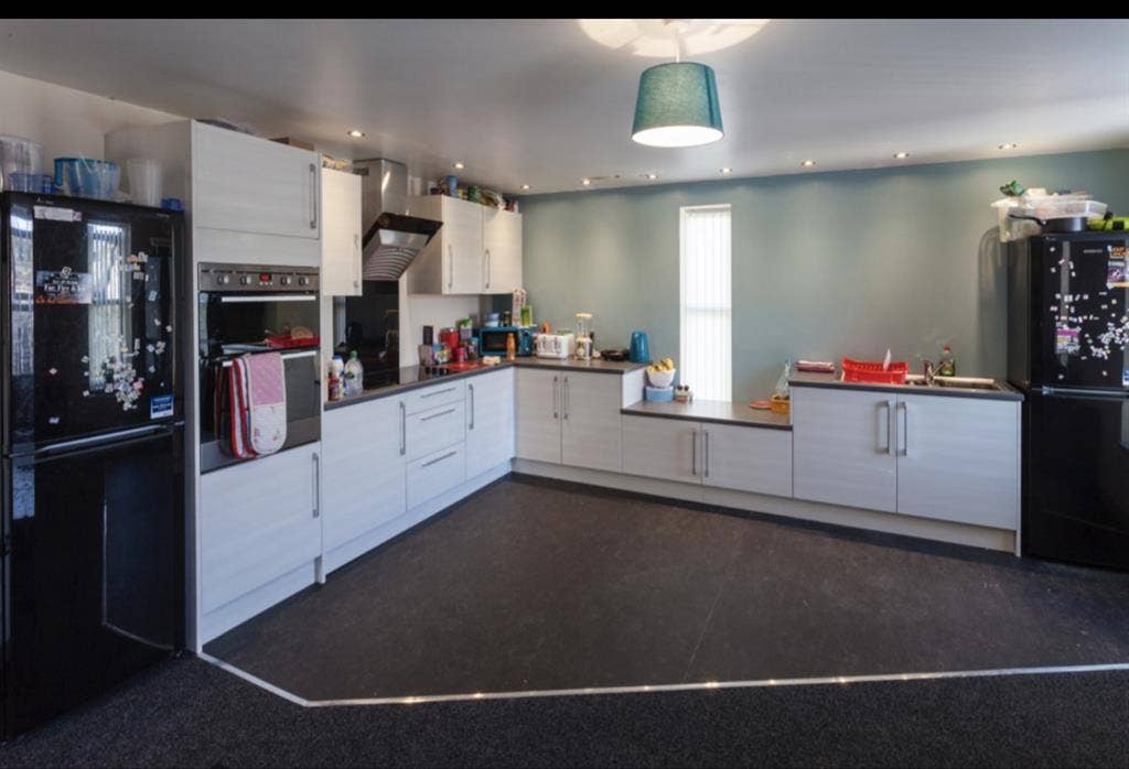 Student Flat Share(newly furnished)