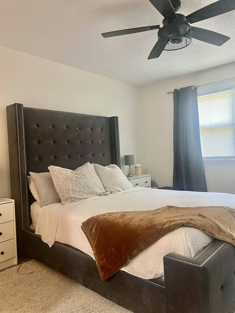 Room available with full bathroom a