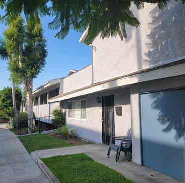 2 BR Townhouse Uptown Whittier