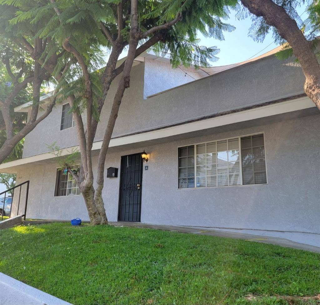 2 BR Townhouse Uptown Whittier