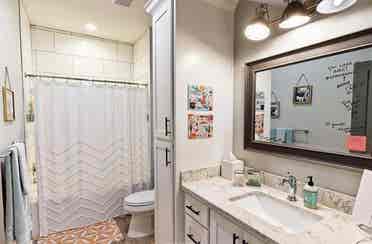 Looking for 3 female roommates