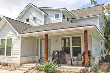 Looking for 3 female roommates