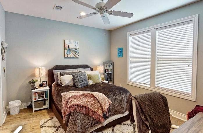 Looking for 3 female roommates