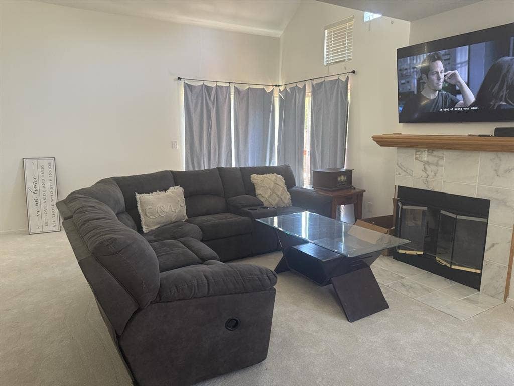 2 Bedrooms for Rent in Cozy 3B Home
