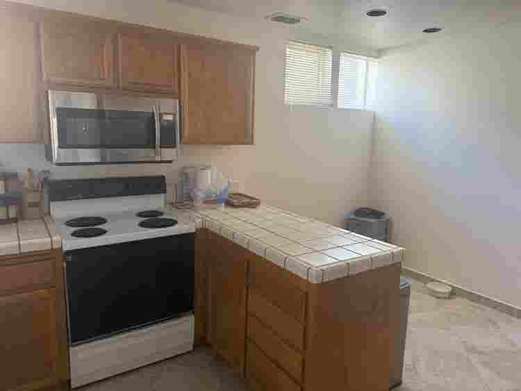 2 Bedrooms for Rent in Cozy 3B Home