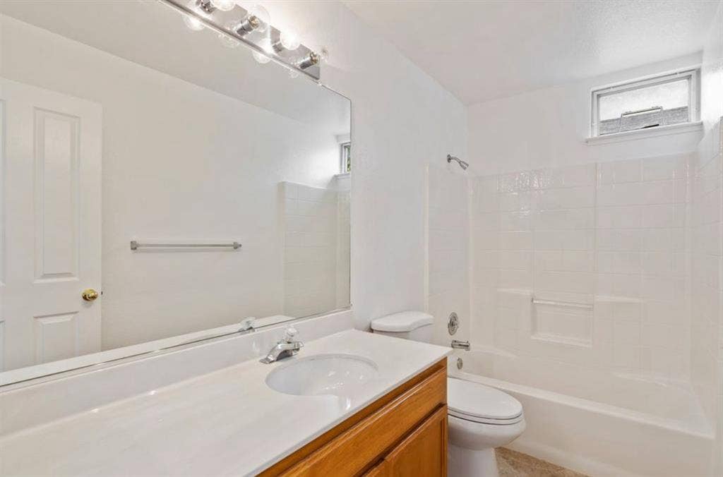 2 Bedrooms for Rent in Cozy 3B Home