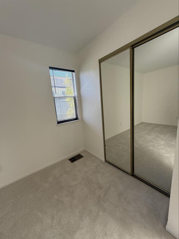 2 Bedrooms for Rent in Cozy 3B Home