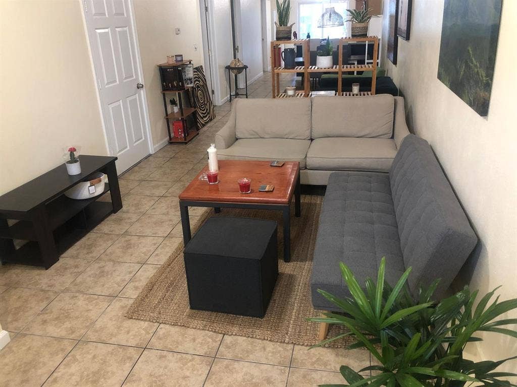 Room in -INCL UTILITIES