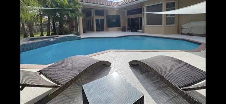 Comfy room, beautiful property.