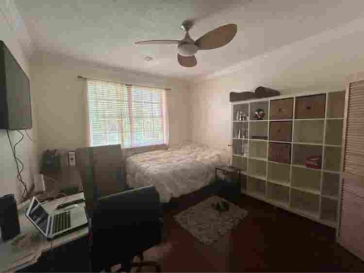 Comfy room, beautiful property.