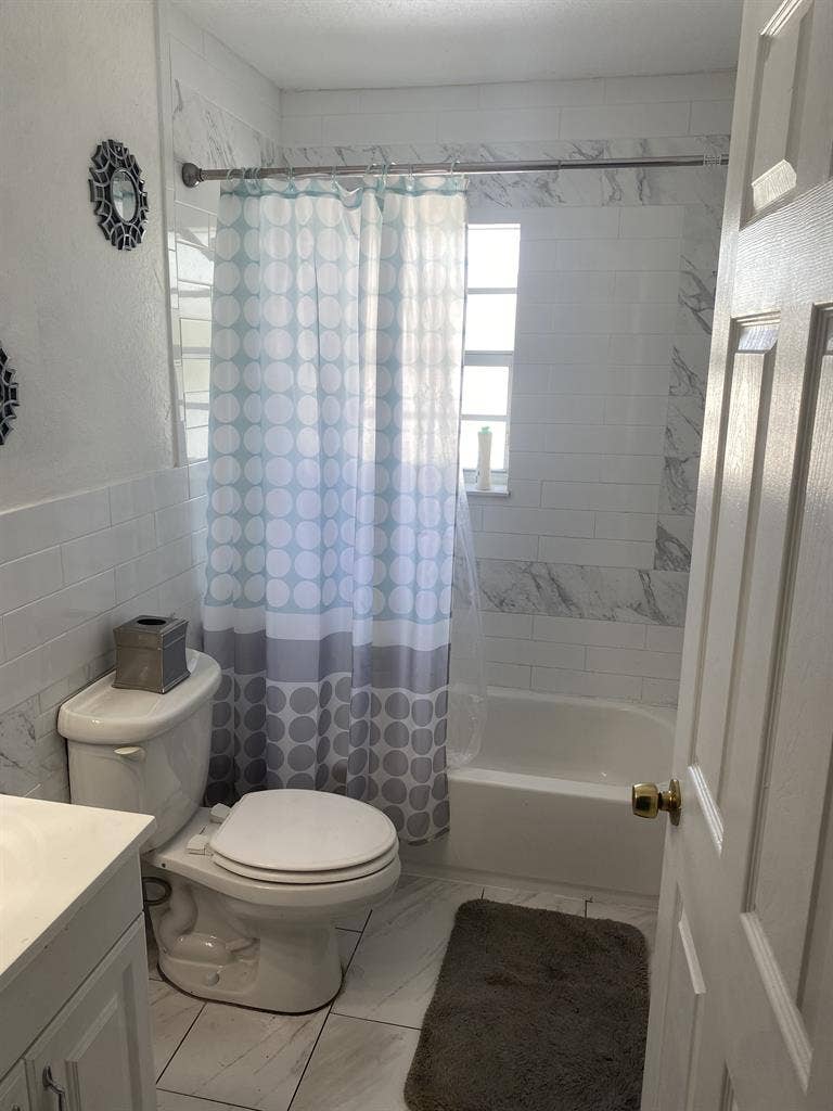 Roommates needed 4 bdrm available