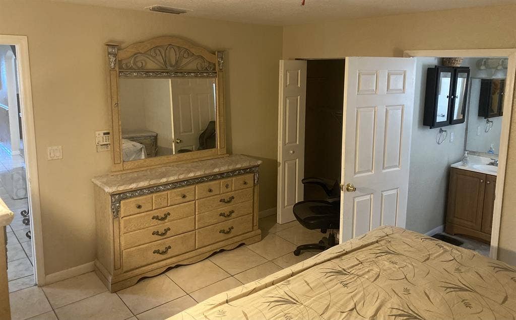 Roommates needed 4 bdrm available