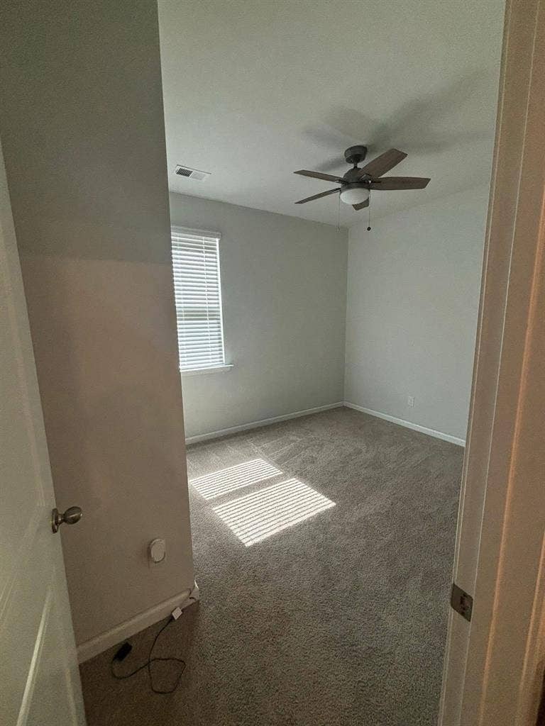 Bedroom for Rent!