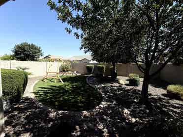 2 rooms in Taylor Ranch