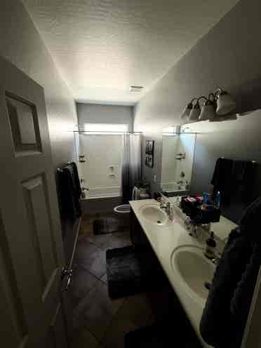 2 rooms in Taylor Ranch