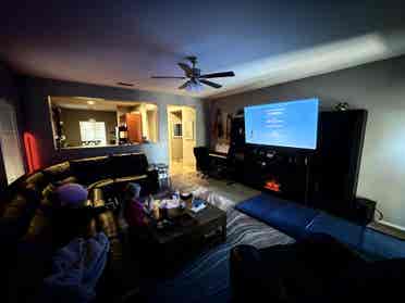 2 rooms in Taylor Ranch