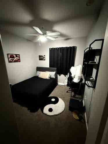 2 rooms in Taylor Ranch