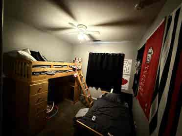 2 rooms in Taylor Ranch