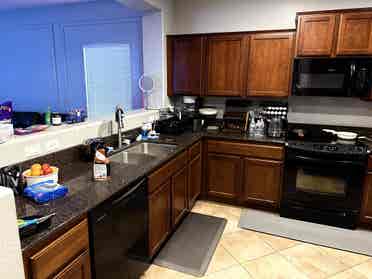 2 rooms in Taylor Ranch