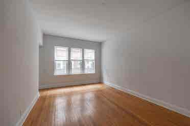 🛏️ 2BR Apt in Rogers Park