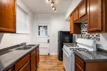 🛏️ 2BR Apt in Rogers Park