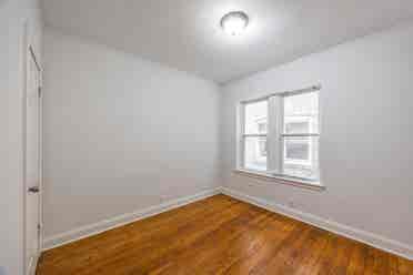 🛏️ 2BR Apt in Rogers Park