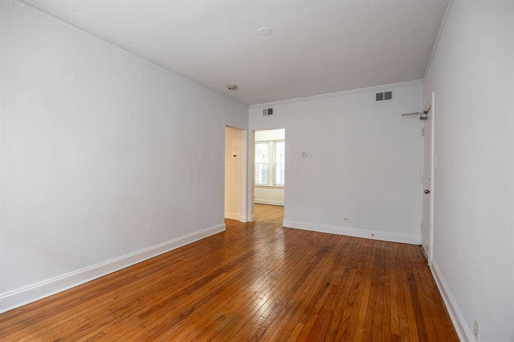 🛏️ 2BR Apt in Rogers Park