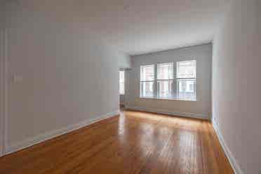 🛏️ 2BR Apt in Rogers Park