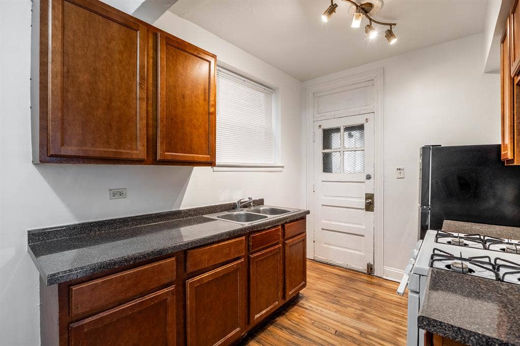 🛏️ 2BR Apt in Rogers Park