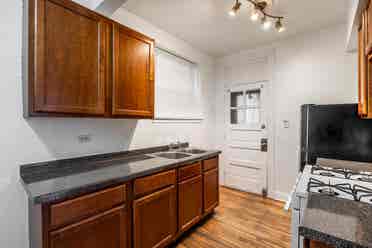 🛏️ 2BR Apt in Rogers Park