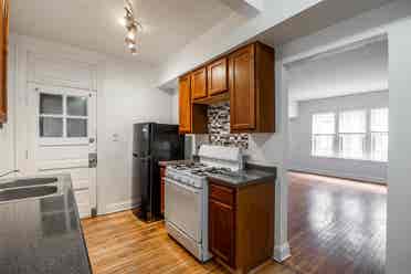 🛏️ 2BR Apt in Rogers Park