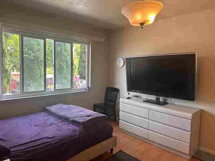 Single Room with Private Bathroom