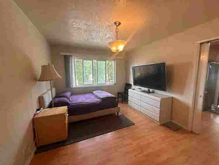Single Room with Private Bathroom