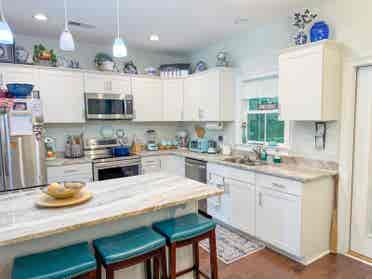 James Island Room Available!