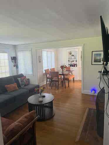 Looking for 1 roommate :)