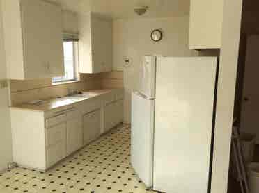 Lg Private Room with AC and Parking