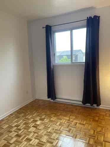 Room for rent july 1