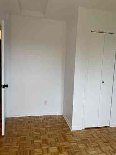 Room for rent july 1